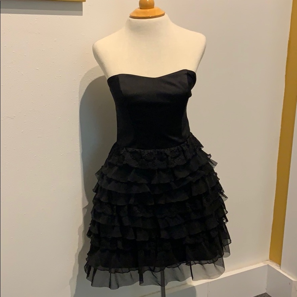 Express Design Studio. Strapless black dress. Sz4
